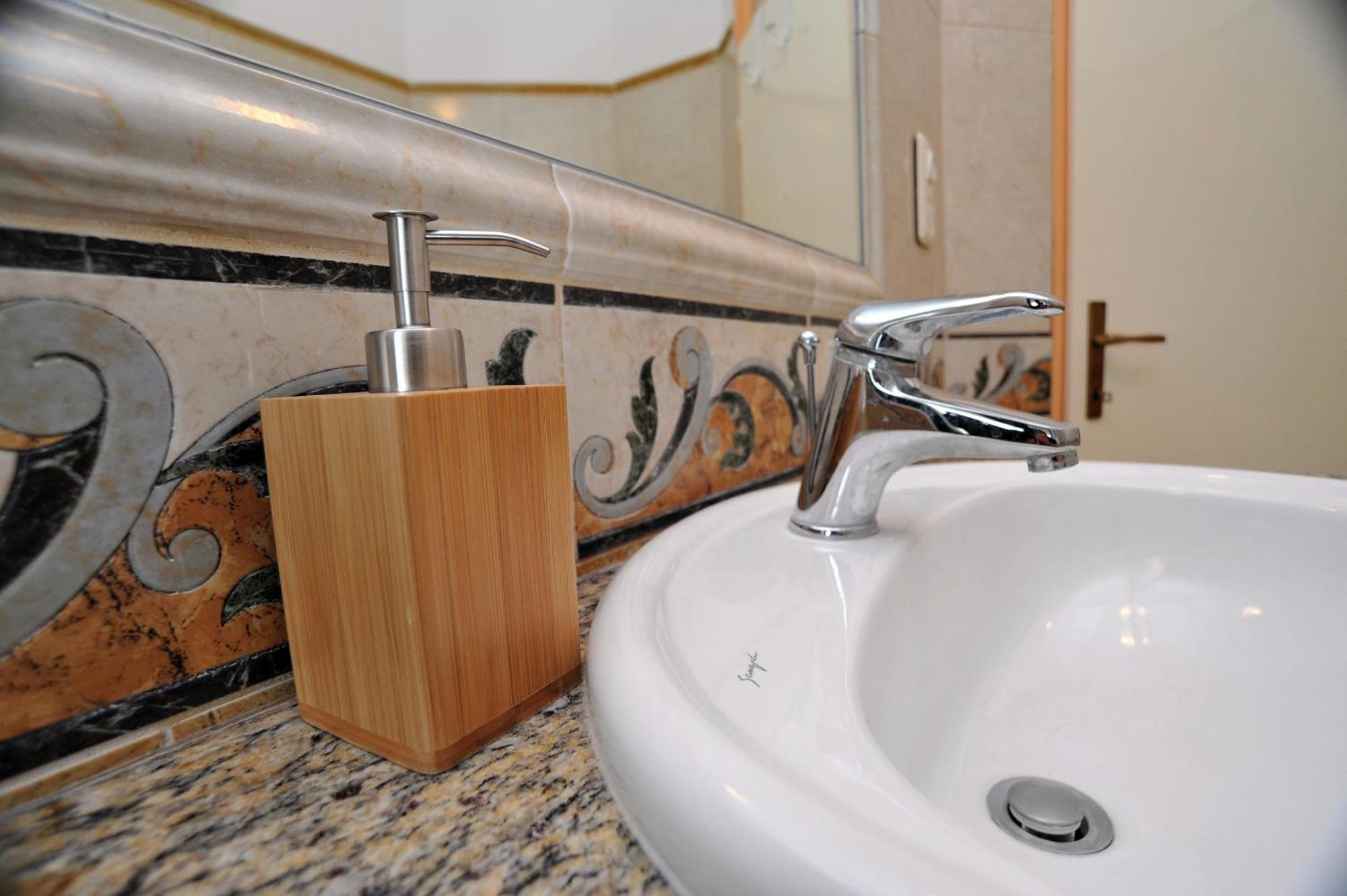 Apartments Villa Eden Преко Экстерьер фото