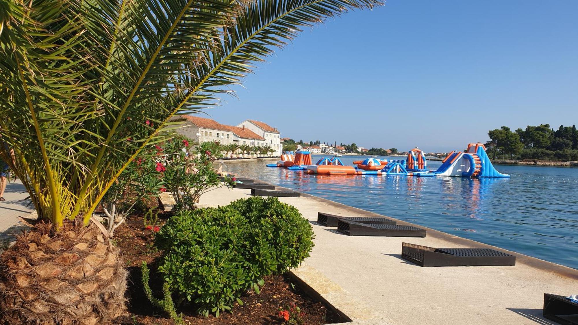 Apartments Villa Eden Преко Экстерьер фото